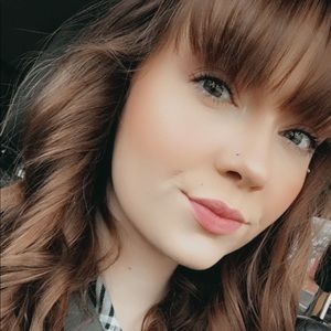 Meet your Posher, Caitlin